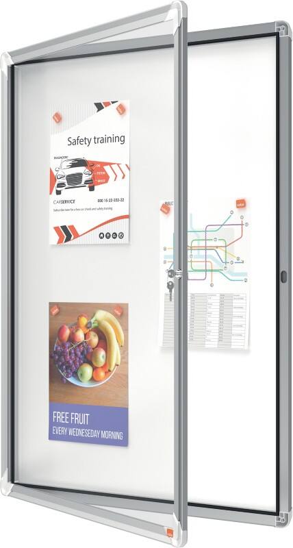 Voorzien van een robuust aluminium frame en een veiligheidsslot met 2 sleutels. 4 mm veiligheidsglas – 5 keer slagvaster dan standaard glas. Weerbestendig ontwerp. Uitgerust met een magnetische metalen achterwand voor gebruik met magneten en droog uitwisbare markers. Met een interne diepte van 15 mm en 10 mm ruimte tussen elk A4-vel voor een optimale presentatie van uw mededelingen. Kastdiepte: 46 mm. Binnenafmetingen: 9 x DIN A4. Buitenafmetingen (B x D x H): 81,5 x 4,5 x 98,0 cm.